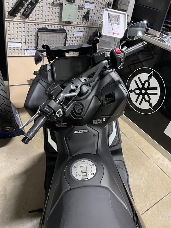 Yamaha T-Max 560 (2022 - 24) (3)