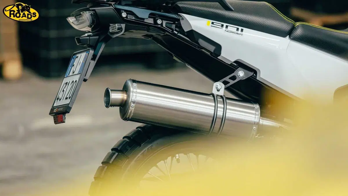 Scarichi Roadsitalia per Husqvarna Norden 901