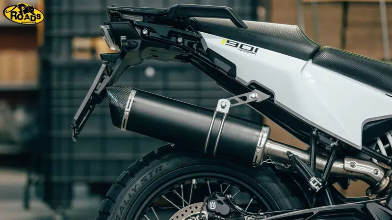 Scarichi Roadsitalia per Husqvarna Norden 901
