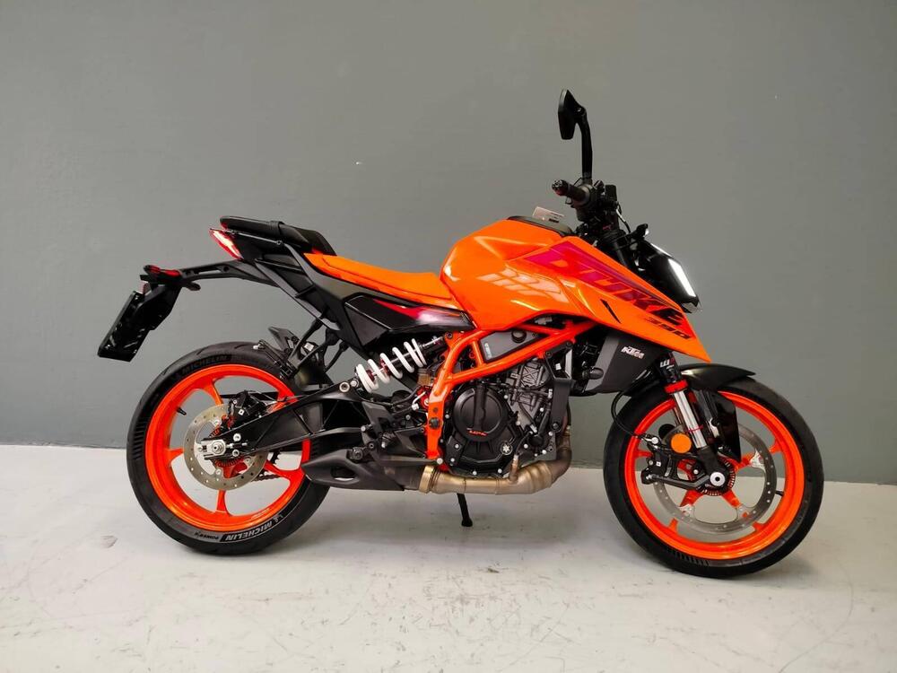 KTM 390 Duke (2024 - 25) (2)