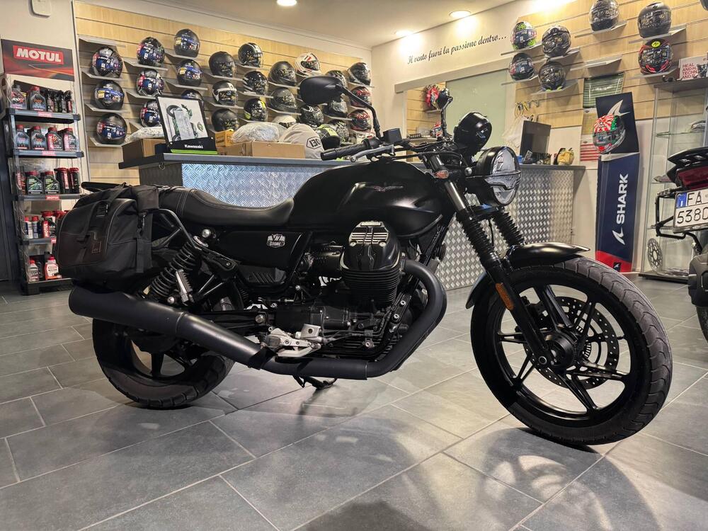 Moto Guzzi V7 Stone (2021 - 24)