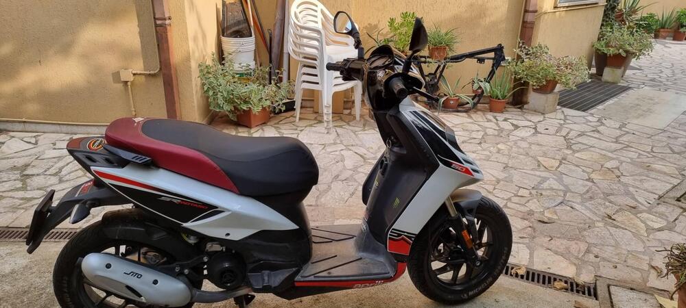 Aprilia SR 50 Motard (2012 - 17) (4)