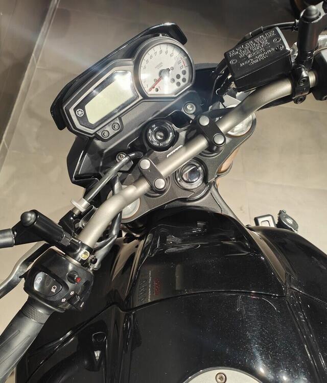 Yamaha FZ8 (2010 - 12) (2)