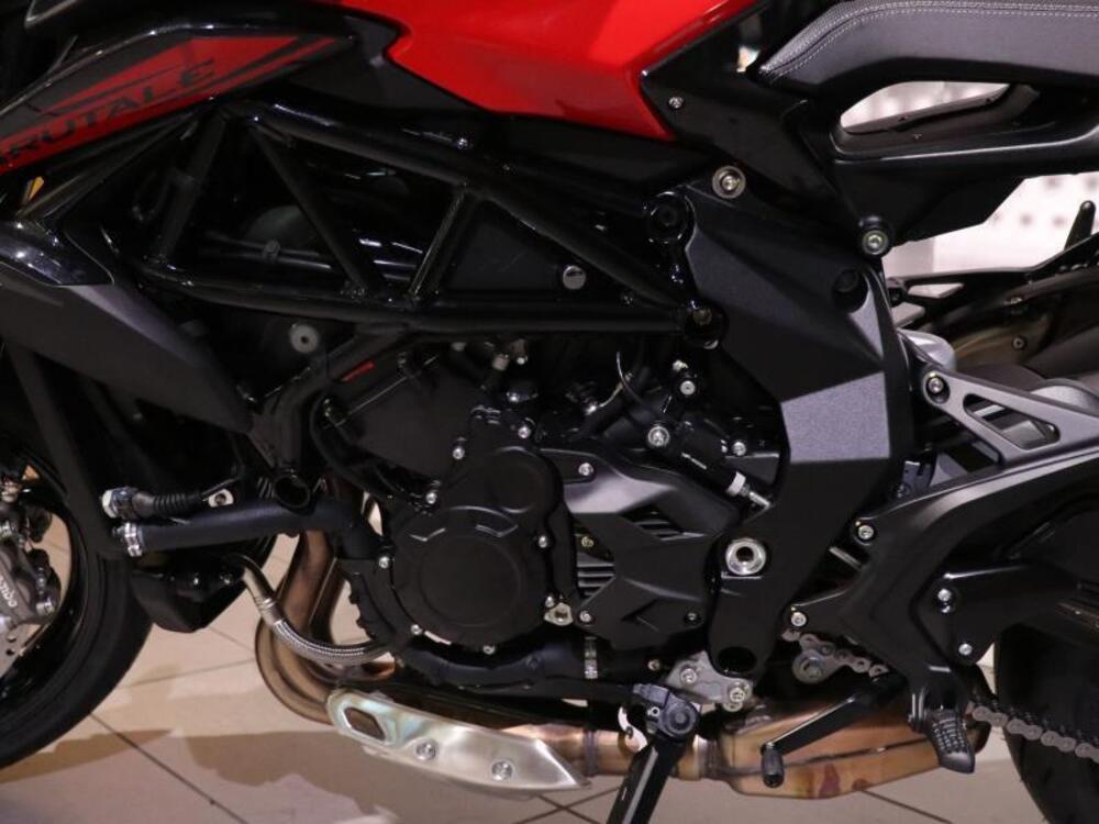 MV Agusta Brutale 800 Rosso (2021 - 23) (3)