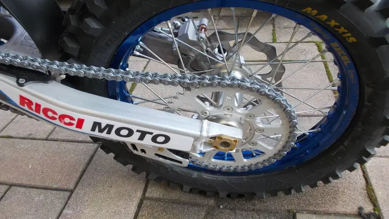 Tm Moto EN 300 Fi ES 2T (2026) (6)