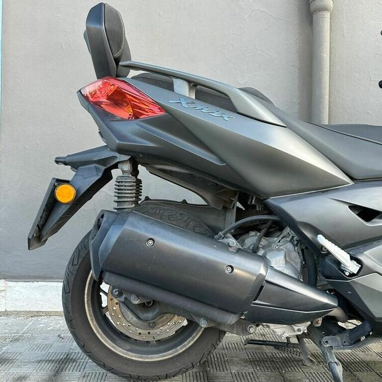 Yamaha X-Max 300 Tech Max (2021 - 22) (2)