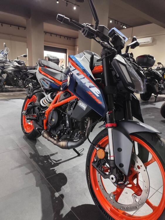 KTM 390 Duke (2024) (3)