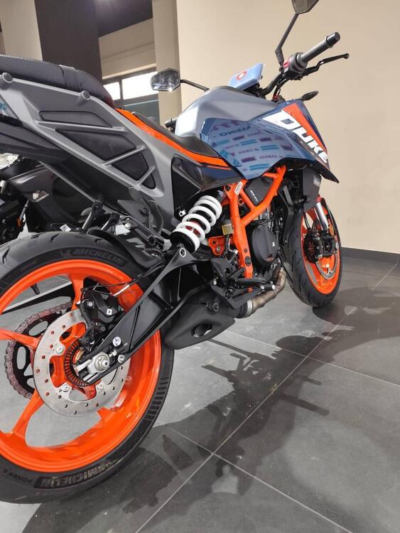 KTM 390 Duke (2024) (4)