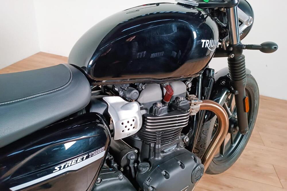 Triumph Street Twin 900 (2017 - 18) (4)