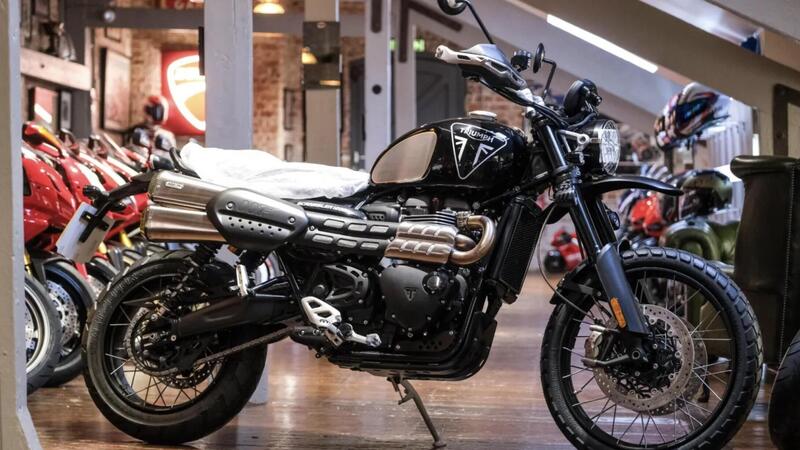 All&rsquo;asta la Triumph Scrambler 1200 di 007 autografata da Daniel Craig 