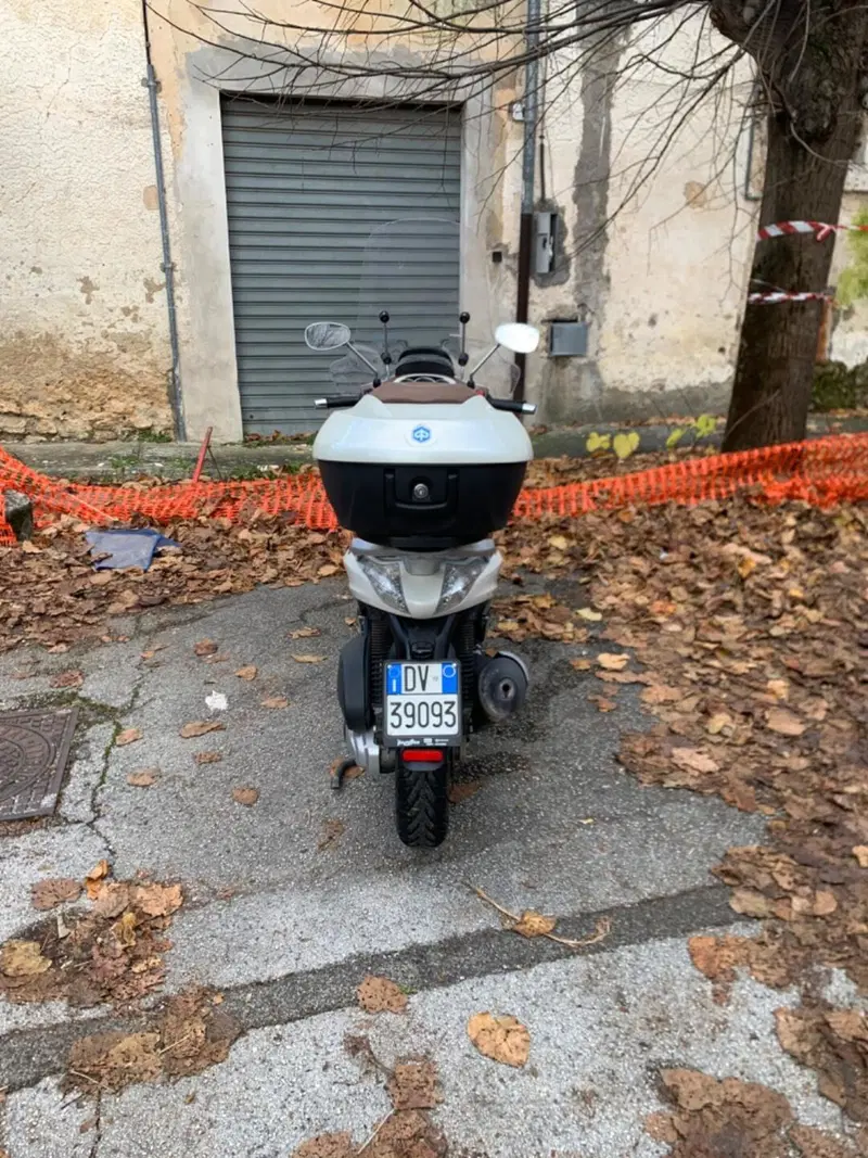 Piaggio Beverly 300 i.e. (2010 - 16) (2)