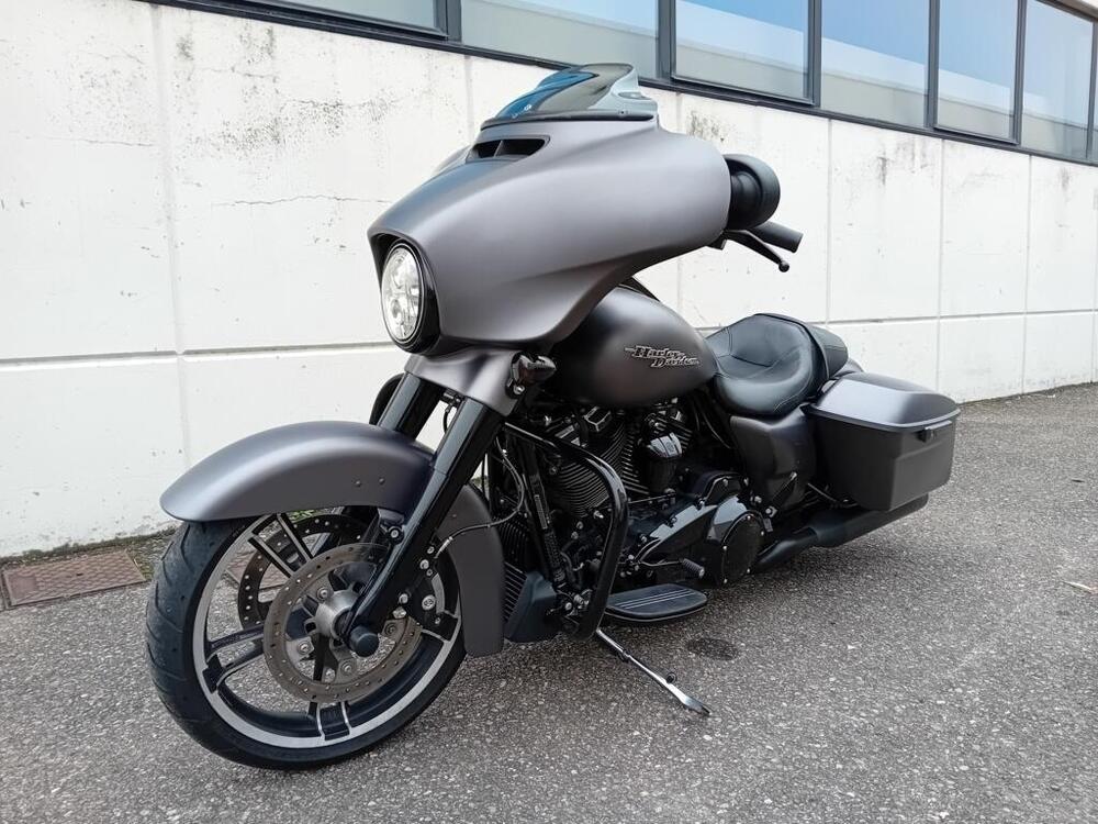 Harley-Davidson 107 Street Glide (2017 - 19) - FLHX (3)