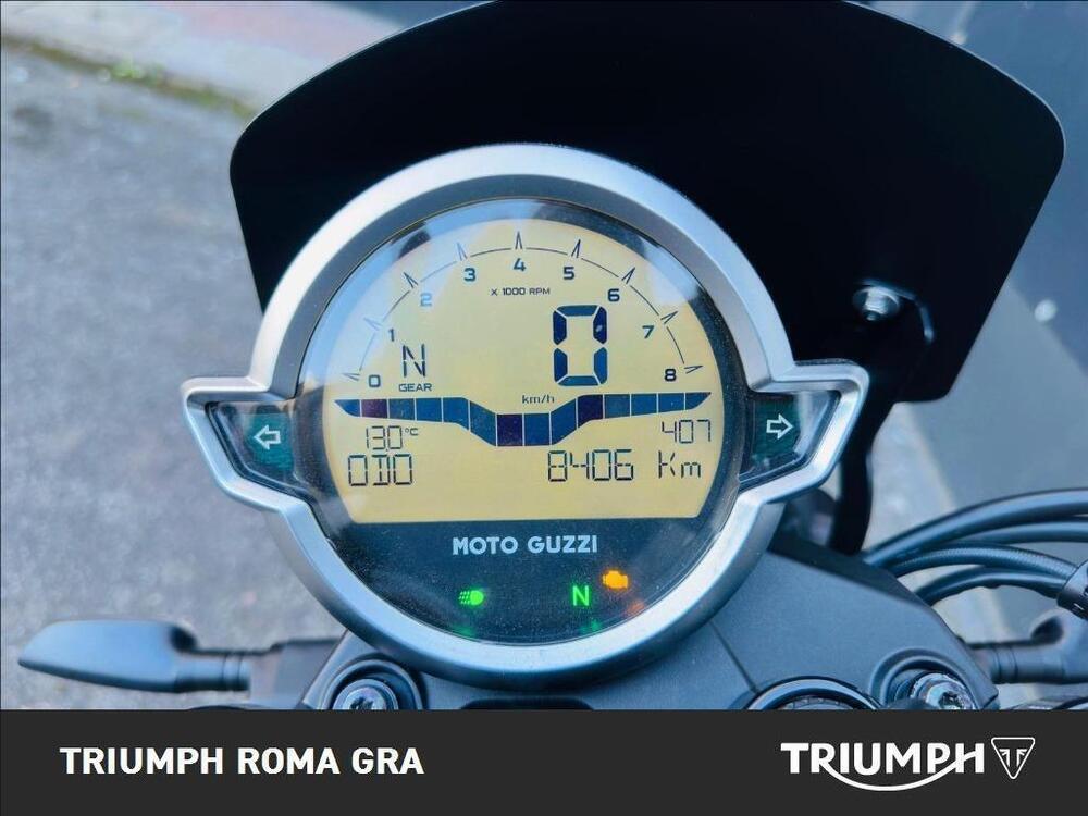 Moto Guzzi V7 Stone (2021 - 24) (4)