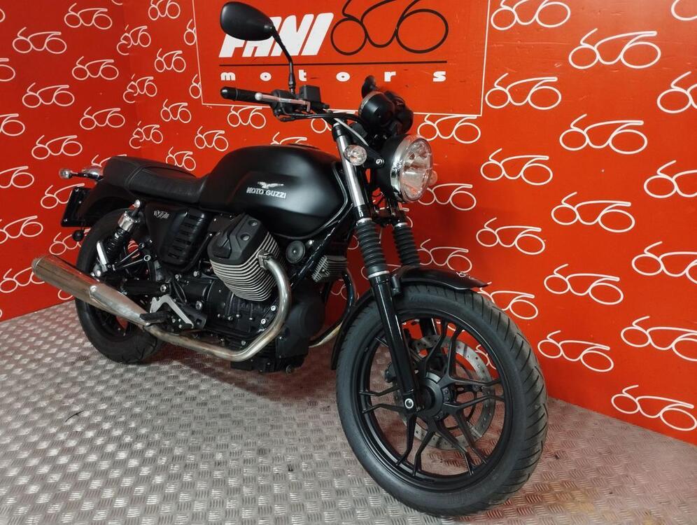 Moto Guzzi V7 Stone (2012 - 15) (2)