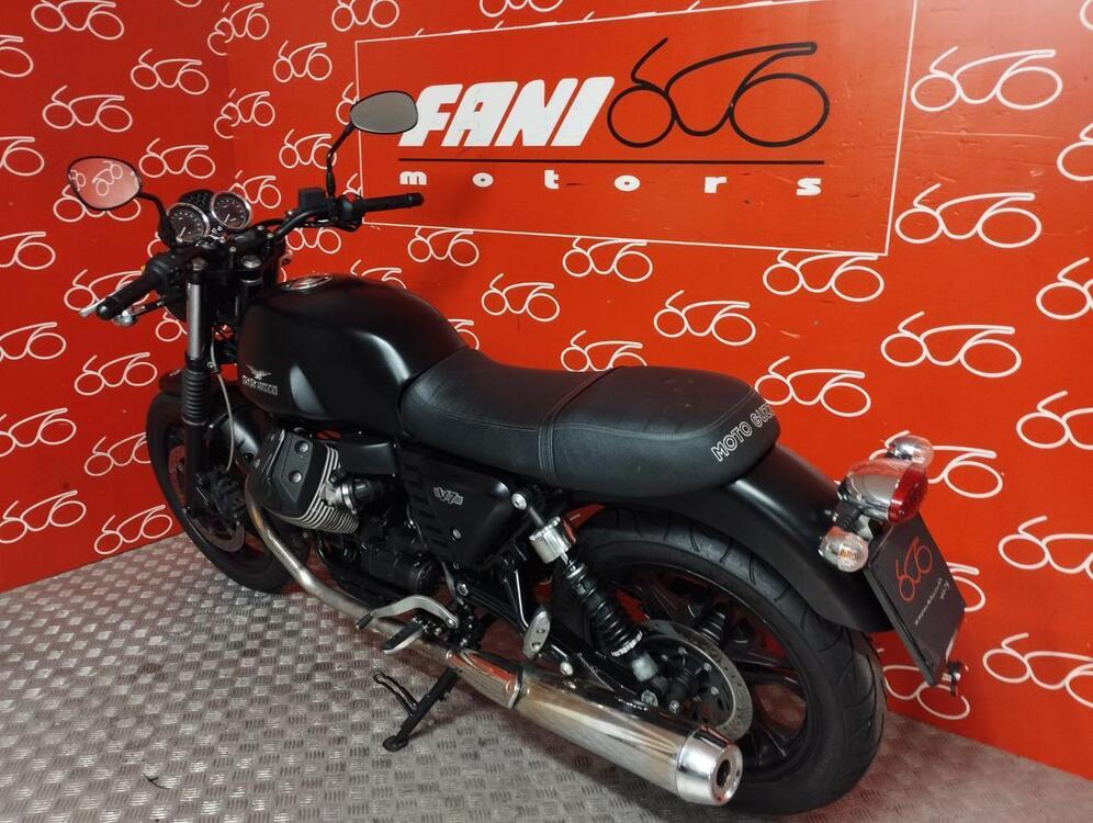 Moto Guzzi V7 Stone (2012 - 15) (4)