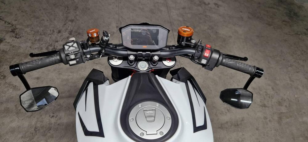 KTM 1290 Super Duke R (2019) (4)