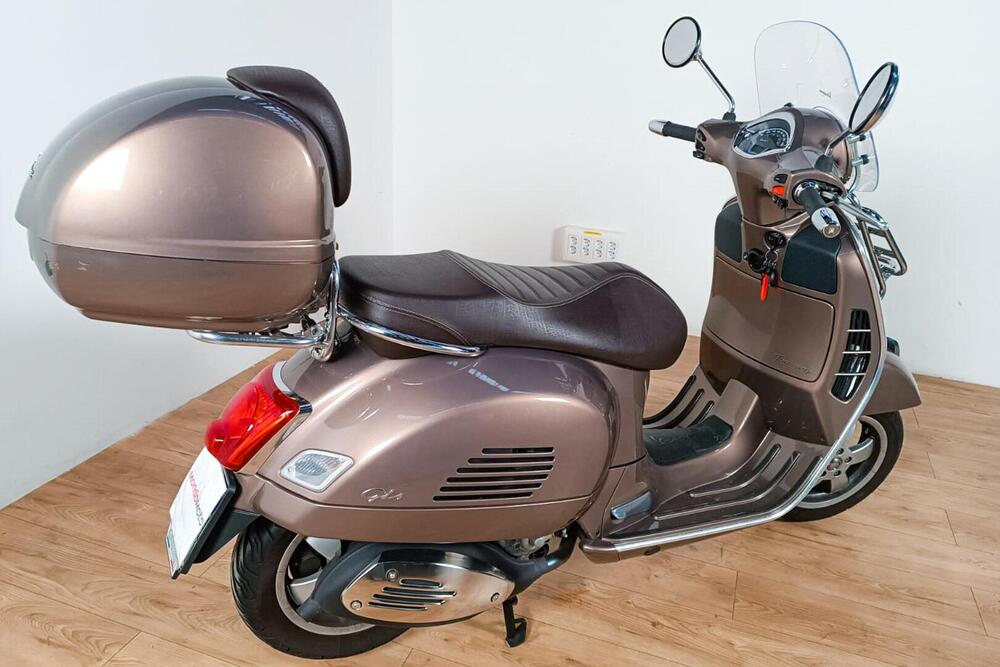 Vespa GTS 300 Hpe Touring (2019) (3)