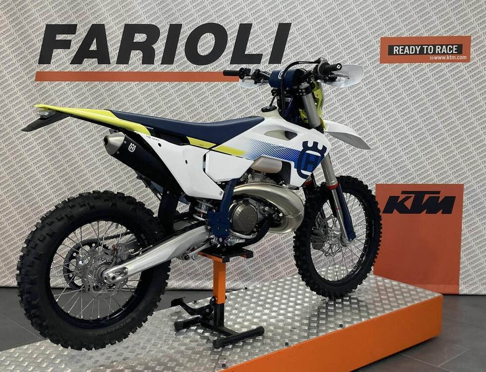 Husqvarna TE 300 (2024) (2)