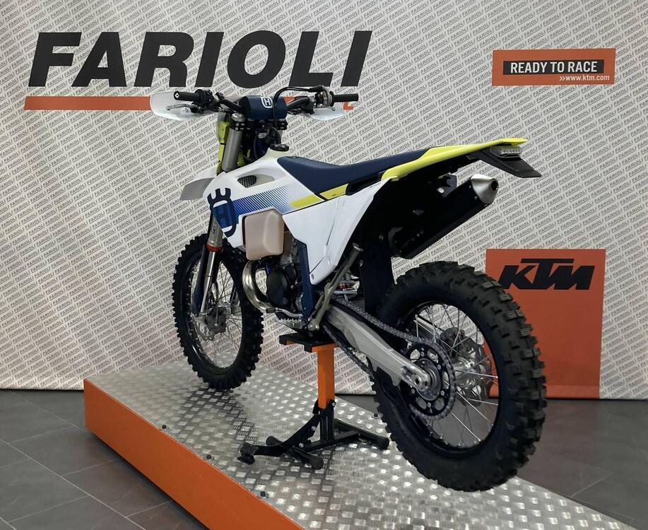 Husqvarna TE 300 (2024) (4)