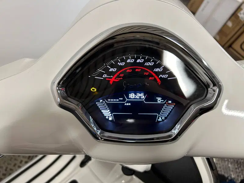 Vespa GTS 310 Super (2025 - 26) (4)
