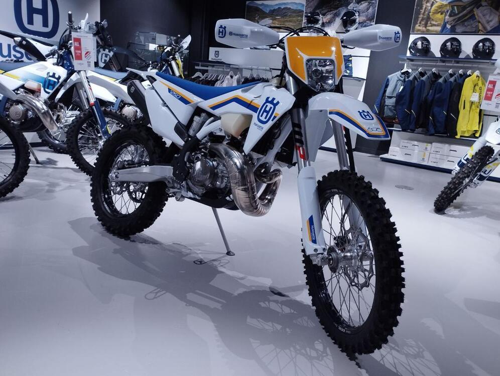 Husqvarna TE 250 Heritage (2023) (2)