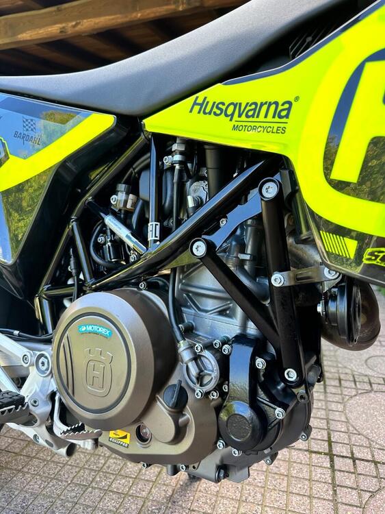 Husqvarna 701 Supermoto (2022) (2)