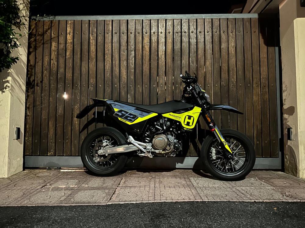 Husqvarna 701 Supermoto (2022) (3)