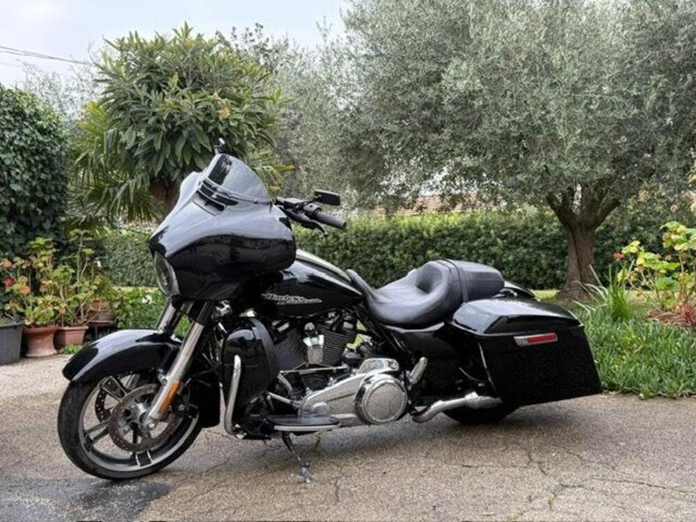 Harley-Davidson 107 Street Glide (2017 - 19) - FLHX (3)