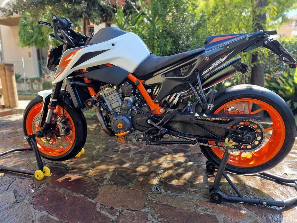 KTM 890 Duke R (2020) (5)