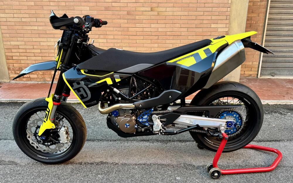 Husqvarna 701 Supermoto (2023 - 24)