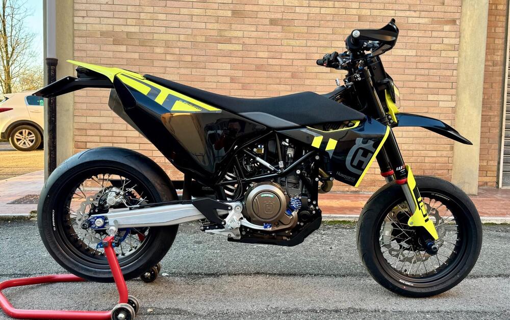 Husqvarna 701 Supermoto (2023 - 24) (2)