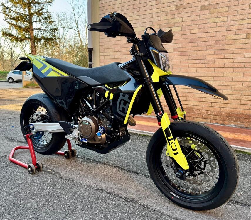 Husqvarna 701 Supermoto (2023 - 24) (3)