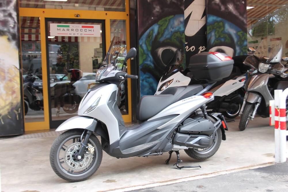 Piaggio Beverly 300 S (2021) (2)