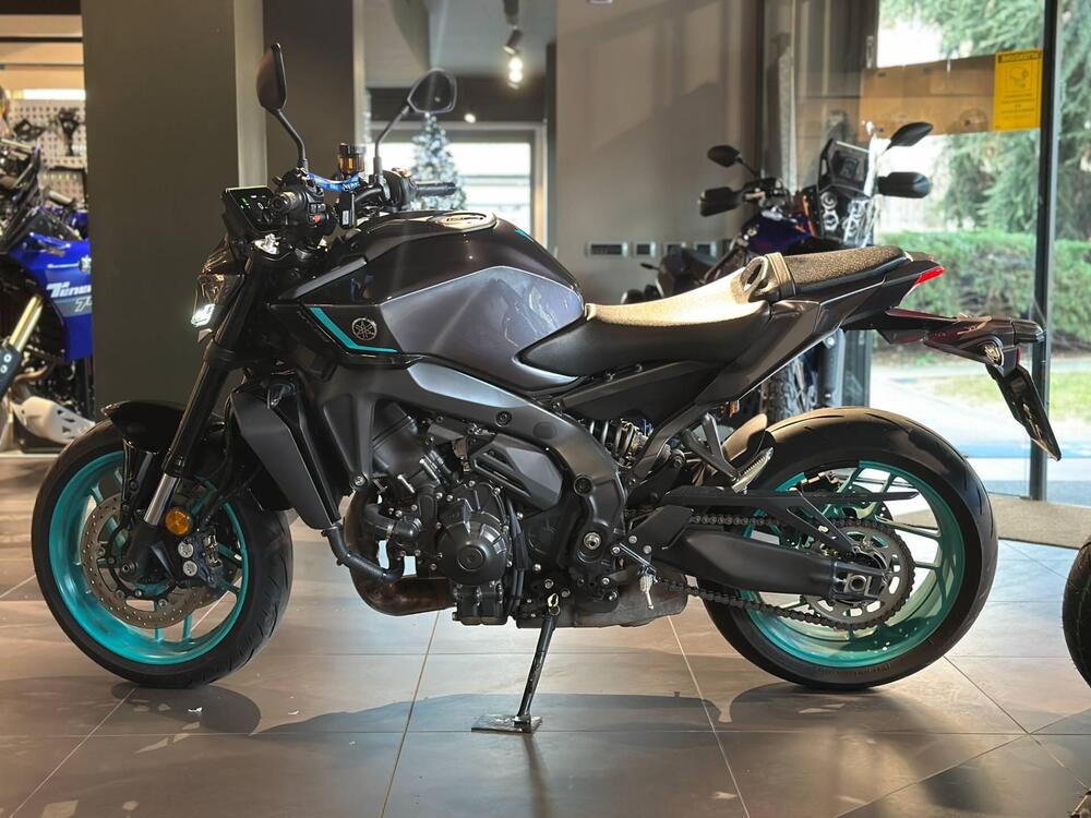 Yamaha MT-09 Y-AMT (2024 - 25) (2)