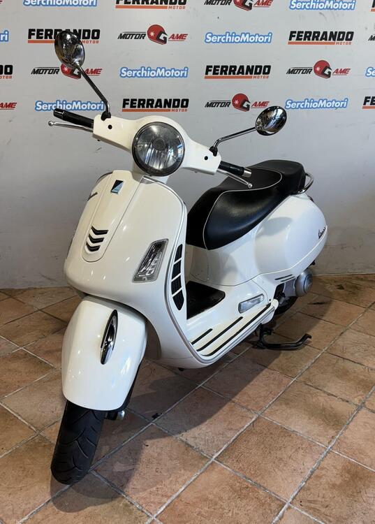 Vespa GTS 300 (2017 - 18) (3)