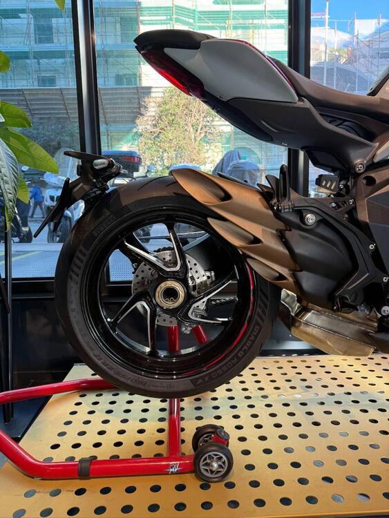 MV Agusta Brutale 800 RR (2021 - 24) (2)