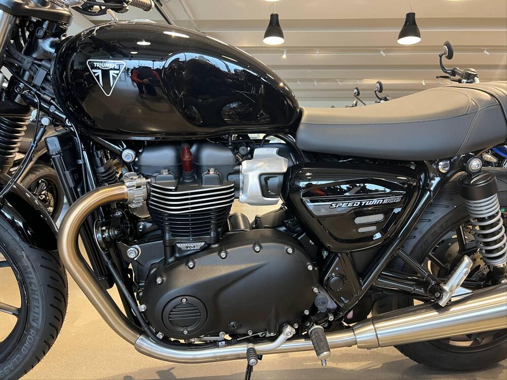 Triumph Speed Twin 900 (2023 - 24) (2)