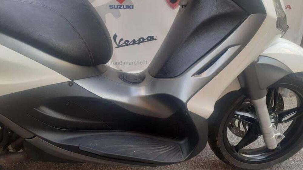 Piaggio Beverly 350 SportTouring ie ABS (2011 - 17) (4)