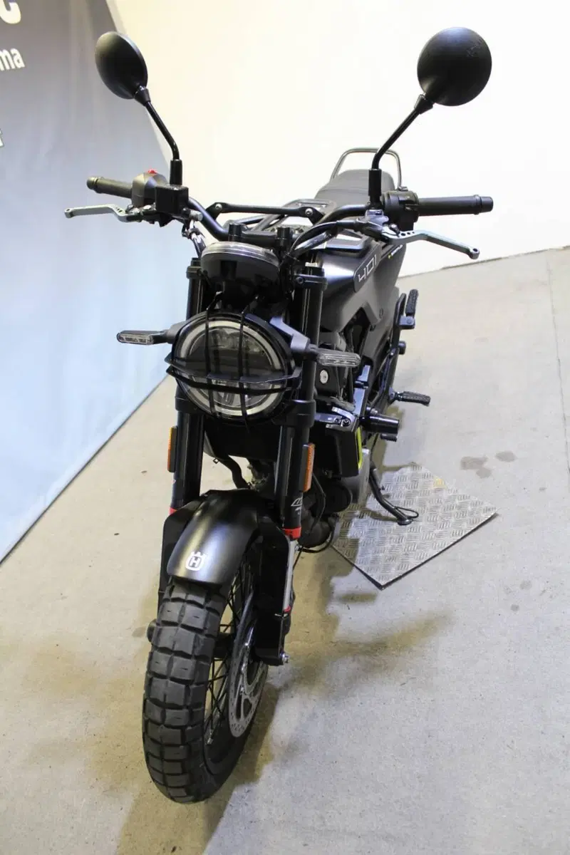 Husqvarna Svartpilen 401 (2021 - 23) (13)