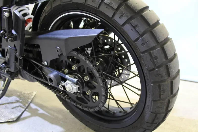 Husqvarna Svartpilen 401 (2021 - 23) (15)
