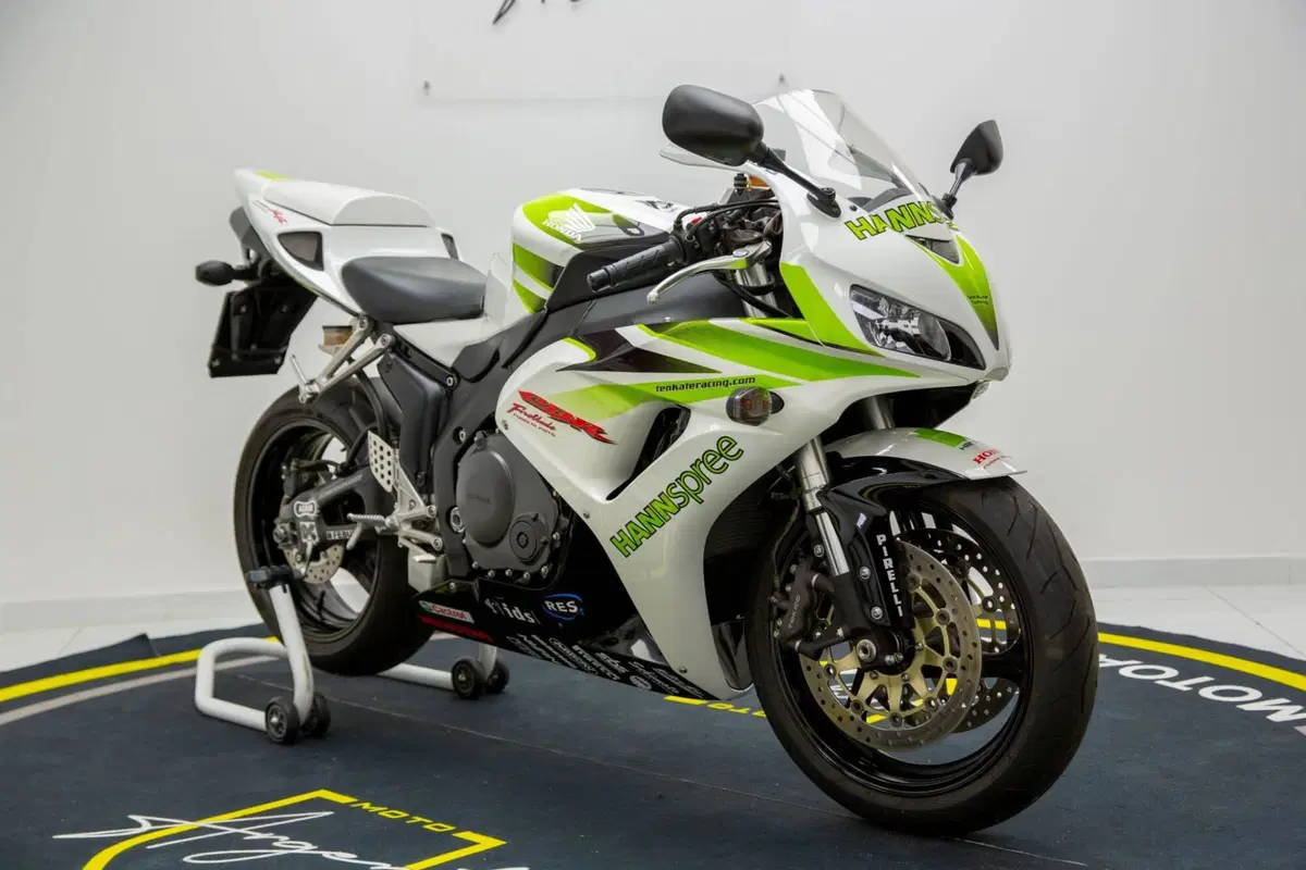 Honda CBR 1000 RR Fireblade (2006 - 07) (2)