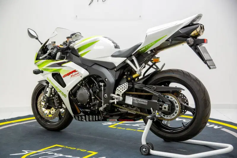Honda CBR 1000 RR Fireblade (2006 - 07) (6)