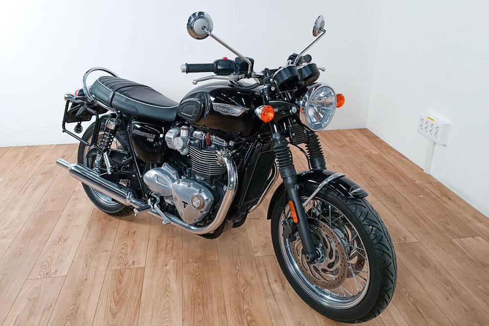 Triumph Bonneville T120 (2016 - 20) (2)