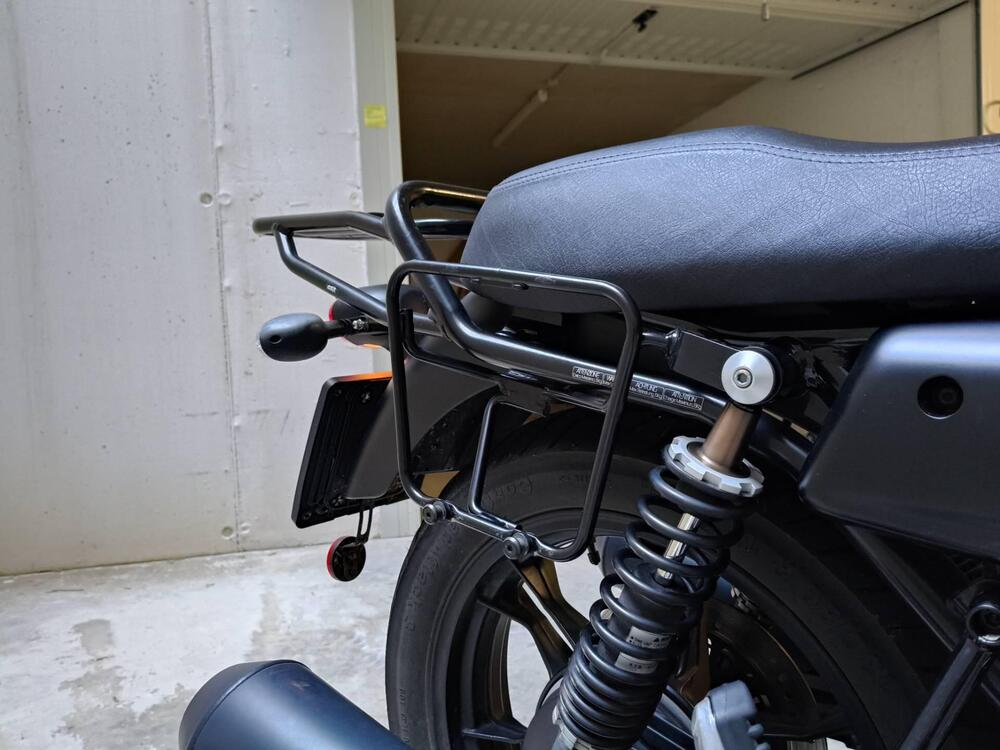 Moto Guzzi V7 III Stone (2017 - 20) (5)