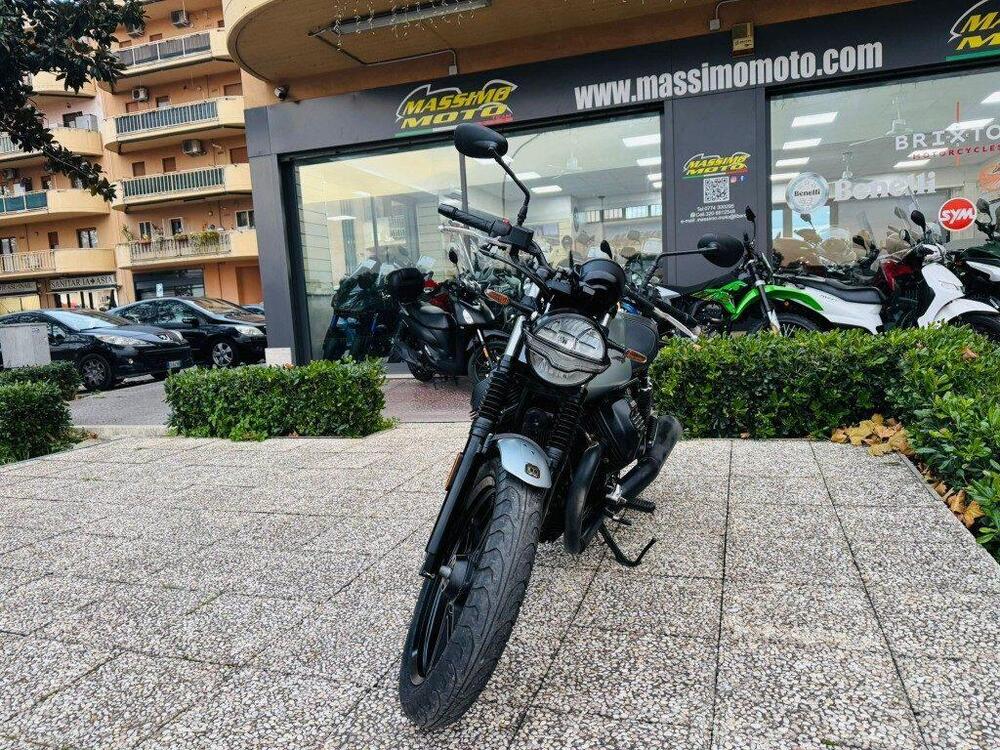 Moto Guzzi V7 Stone (2021 - 24) (3)