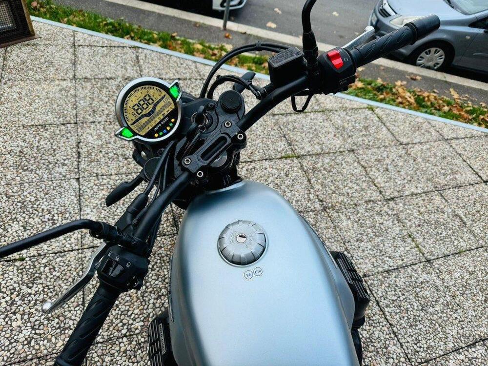 Moto Guzzi V7 Stone (2021 - 24) (5)