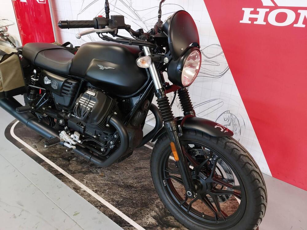 Moto Guzzi V7 III Stone (2017 - 20) (2)