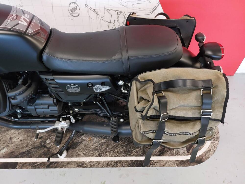 Moto Guzzi V7 III Stone (2017 - 20) (5)