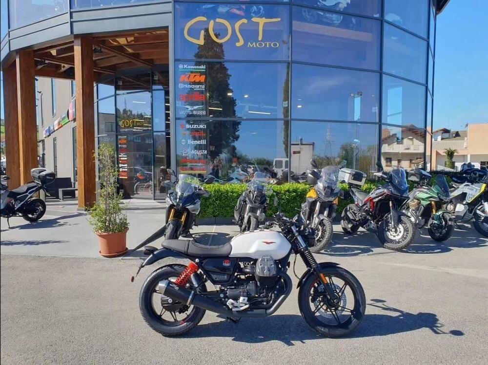 Moto Guzzi V7 Stone Ten (2024)