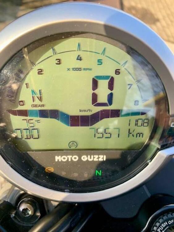 Moto Guzzi V7 Special Edition (2022 - 24) (5)